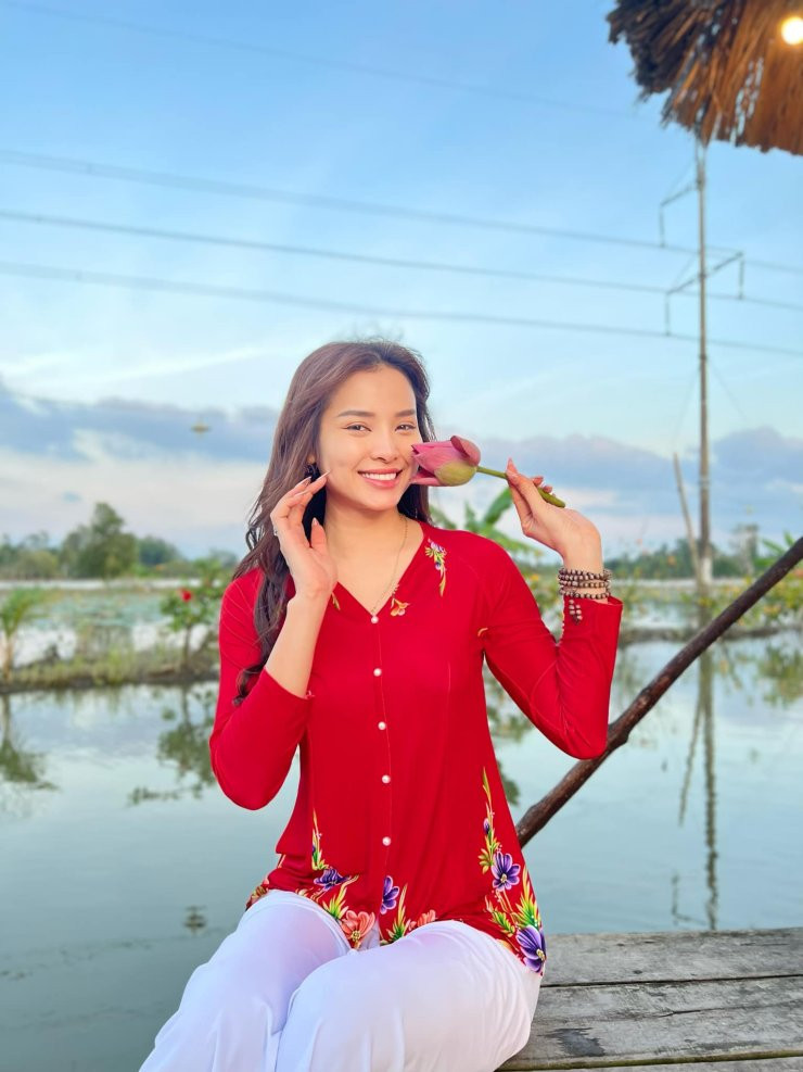 Phương Trinh Jolie được biết tới là diễn viên, ca sĩ và doanh nhân.