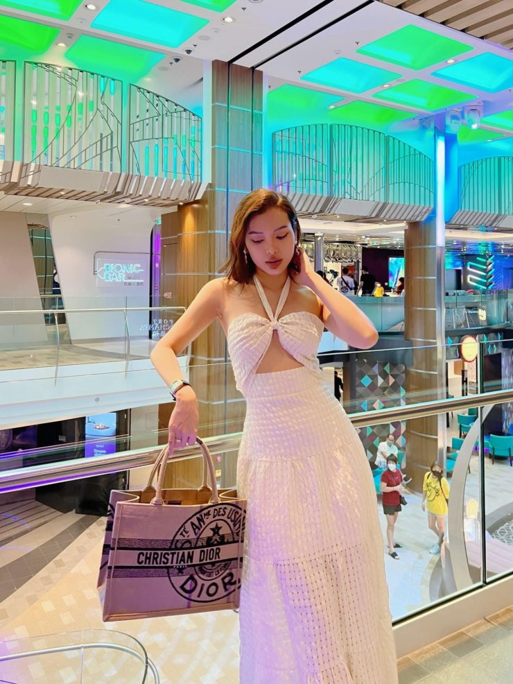 Để có dung mạo xinh đẹp như hiện tại, cô đã dùng phương pháp làm đẹp hiện đại được nhiều người lựa chọn.