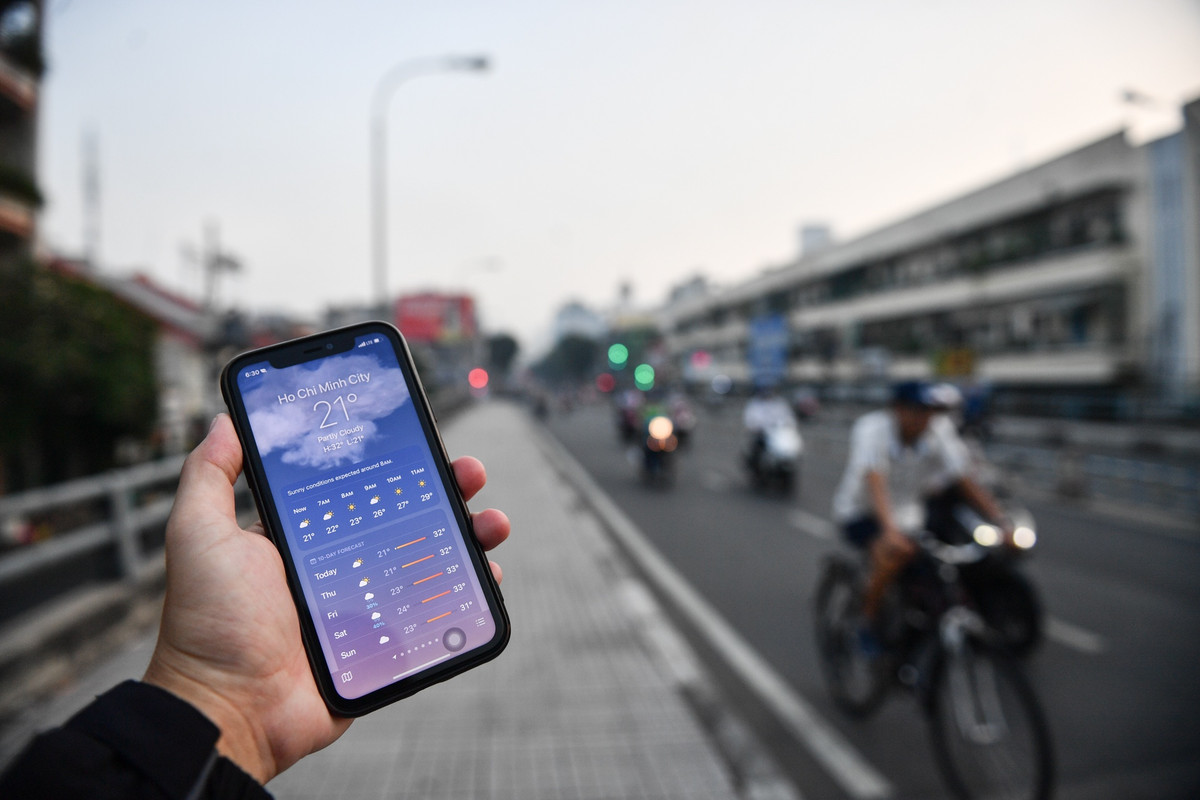 Cái lạnh 21 độ C chỉ duy trì vào sáng sớm, từ 4h đến 7h. Sau 7h, nhiệt độ nhích dần lên và TP.HCM trở lại với thời tiết ấm nóng, 30-32 độ vào buổi trưa.