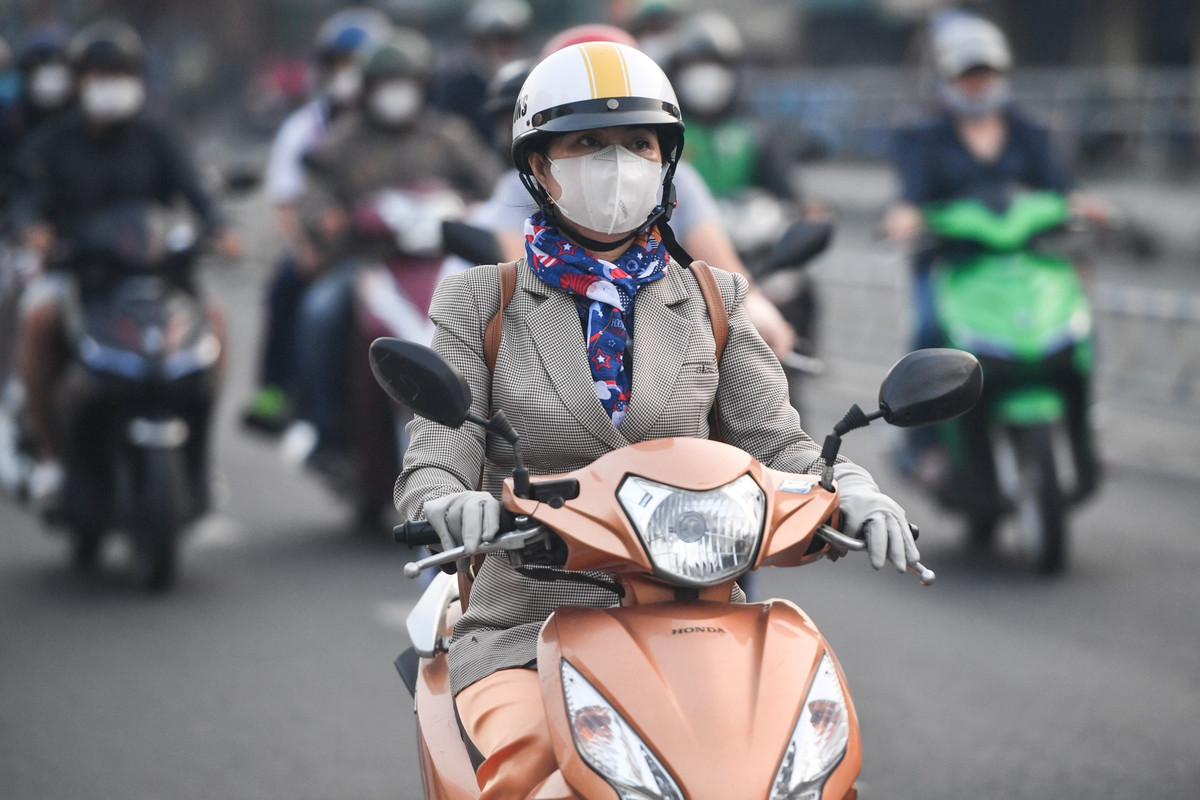 Theo chuyên gia chuyên gia thời tiết Lê Thị Xuân Lan, nguyên nhân khiến nhiệt độ tại TP.HCM giảm sâu là không khí lạnh lan xuống phía nam. Các tỉnh miền Đông như Bình Phước, Đồng Nai... có thể ghi nhận nhiệt độ chỉ 18 độ C.