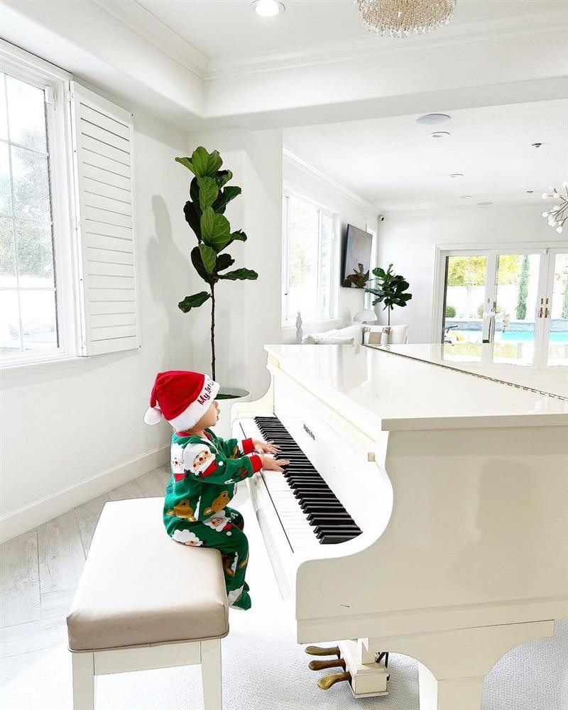 hoảnh khắc "nghệ thuật" của cậu bé.