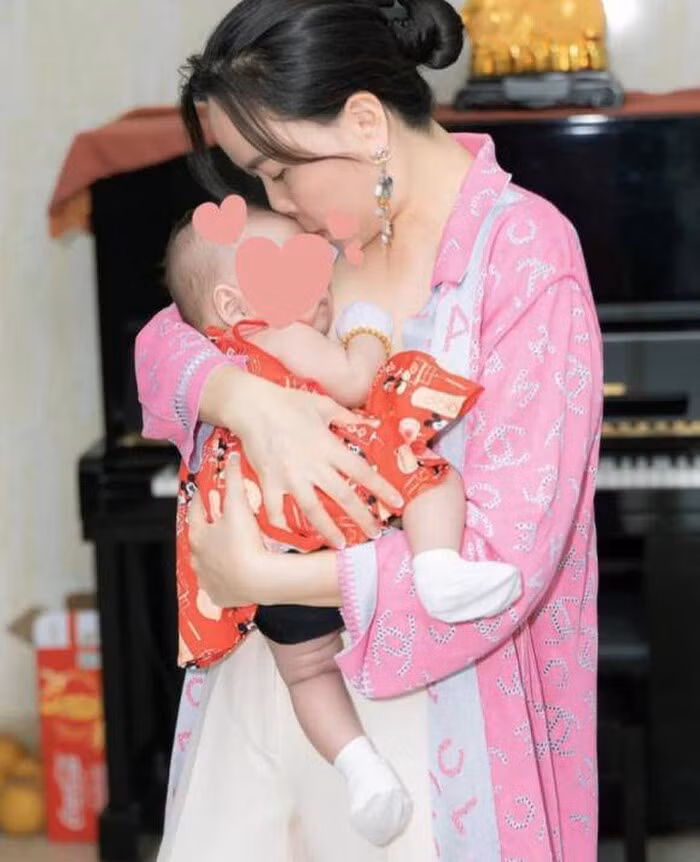 Hiem hoi anh can mat ai nu nha Phuong Chanel - Quach Ngoc Ngoan