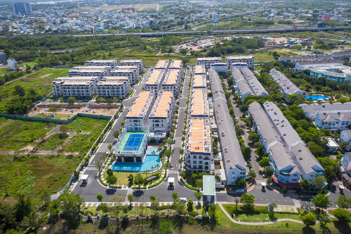 Gần đây nhất, dự án The Classia nằm tại phường Phú Hữu, TP Thủ Đức mới mở bán gây chú ý bởi pháp lý đầy đủ và gần như đã hoàn thiện phần thô.