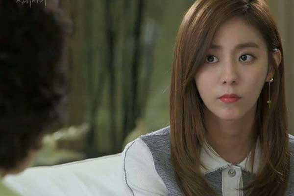 Vay tien lam an, sau 1 nam tra, bo me chong lai noi gian