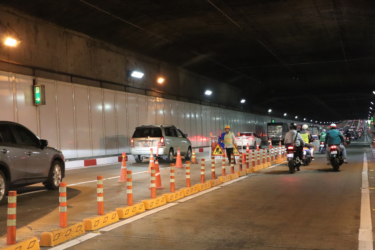 Ham song Sai Gon un u o to vao sang va trua 24/12-Hinh-4