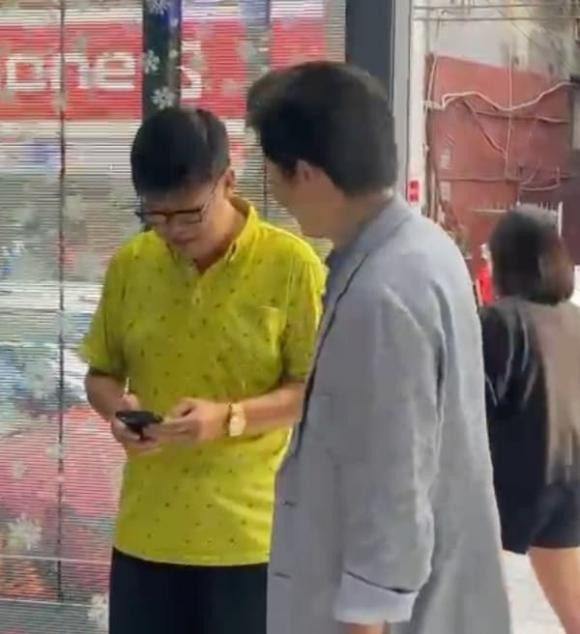 Phuoc Sang xuat hien tai su kien giai tri, dung mao the nao?