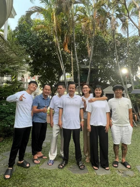 Phuoc Sang xuat hien tai su kien giai tri, dung mao the nao?-Hinh-6