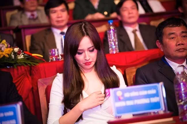 Mai Phuong Thuy, Hoang Thuy Linh... loay hoay chinh vay tranh ho henh