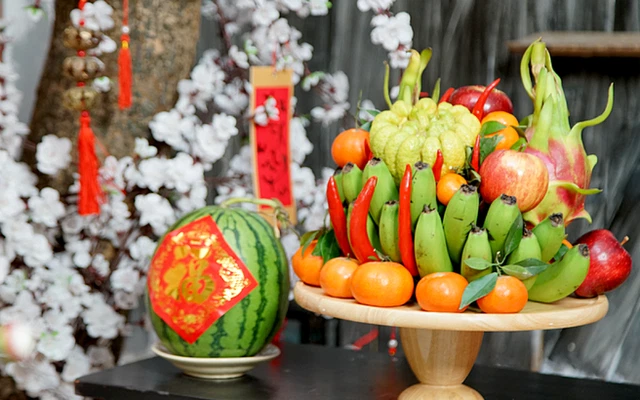 Mâm ngũ quả ngày Tết cứ thế đặt lên bàn thờ, chuyên gia... lắc đầu - Hình 3 Mam ngu qua ngay Tet cu the dat len ban tho, chuyen gia... lac dau-Hinh-3