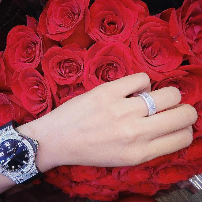 Tháo nhẫn cưới hậu ly thân, Diệp Lâm Anh thay bằng đồ 3 tỷ? - Hình 2 Thao nhan cuoi hau ly than, Diep Lam Anh thay bang do 3 ty?-Hinh-2