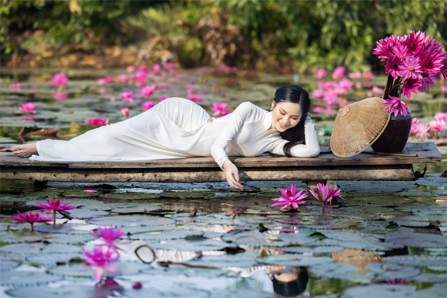 Ngay từ khi chia sẻ câu chuyện chuyển giới, sống thật với giới tính của mình, Tường Vi đã thu hút sự quan tâm đặc biệt bởi gương mặt đẹp và nét duyên dáng.