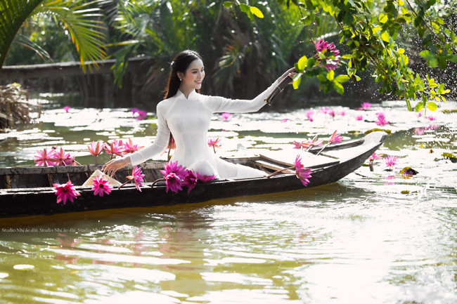 Trong những bức ảnh đời thường, cô nàng càng nóng bỏng và quyến rũ hơn.