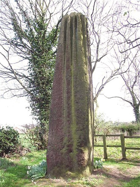 Khám phá bí ẩn đằng sau cột đá “Tiễn quỷ” ở Anh - Hình 2 Kham pha bi an dang sau cot da “Tien quy” o Anh-Hinh-2