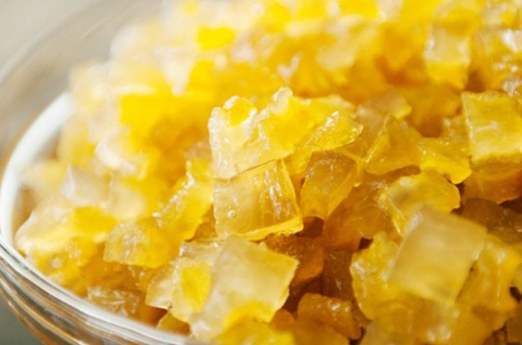 Loại quả này được xem là một vị thuốc quý chứa rất nhiều vitamin C, acid hữu cơ, dầu chanh và glucozit có tác dụng điều trị các chứng ăn không tiêu, đầy bụng, đau dạ dày, viêm gan .