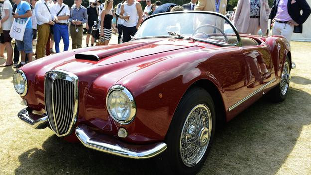  Chiếc 1955 Lancia Aurelia B24S Spider. 