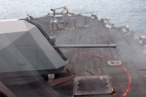Pháo hạm 57mm trên tàu USS Freedom khai hỏa.
