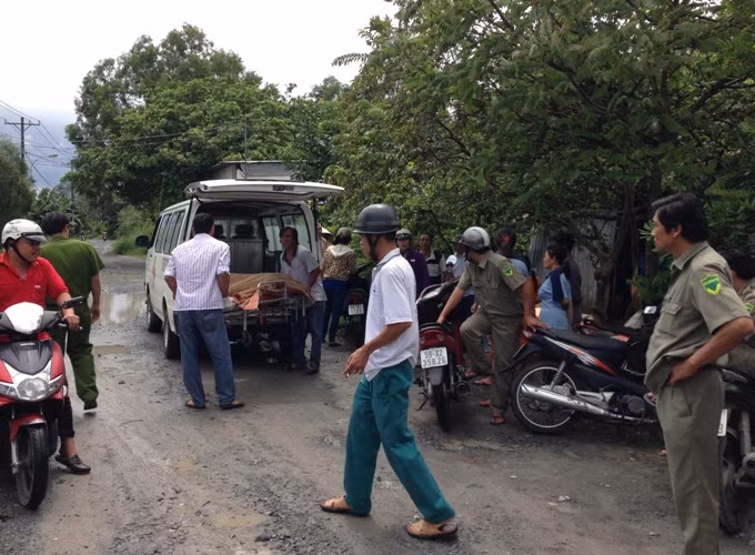 Thi thể ông Công được đưa về nhà xác BVĐK khu vực Thủ Đức để CQĐT làm pháp y điều tra nguyên nhân tử vong