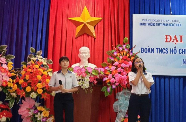 Nu sinh Bac Lieu vuot len benh tat, do vao ngoi truong mo uoc-Hinh-4