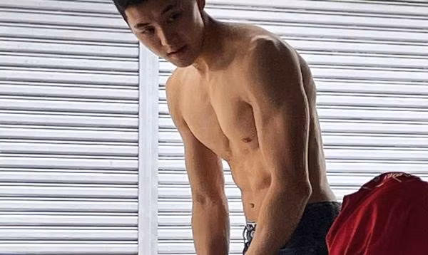 Quan com o Malaysia bong noi tieng vi co anh chu quan dep hon ca dien vien-Hinh-2