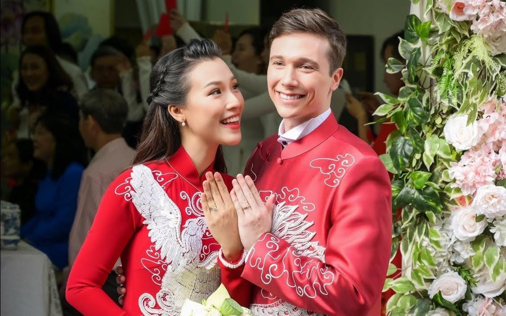 êu 2 năm, cưới vào cuối năm 2019, nhưng cuộc hôn nhân của MC, Á hậu Hoàng Oanh và doanh nhân người Mỹ Jack Cole nhanh chóng đi đến cái kết khiến nhiều người phải tiếc nuối.