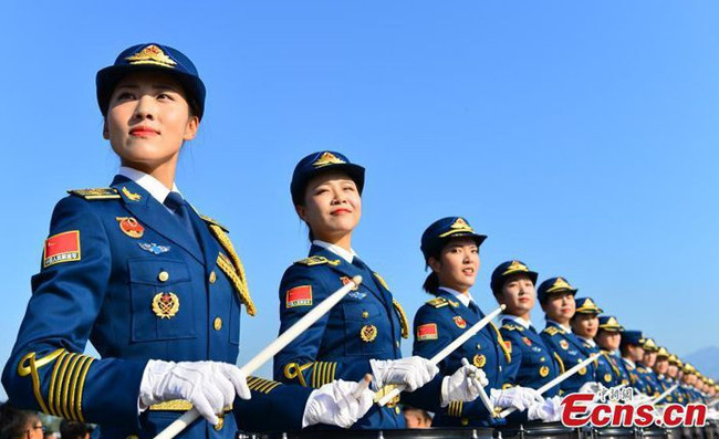 Quân phục của các nữ quân nhân Trung Quốc được đánh giá là đẹp, hiện đại.