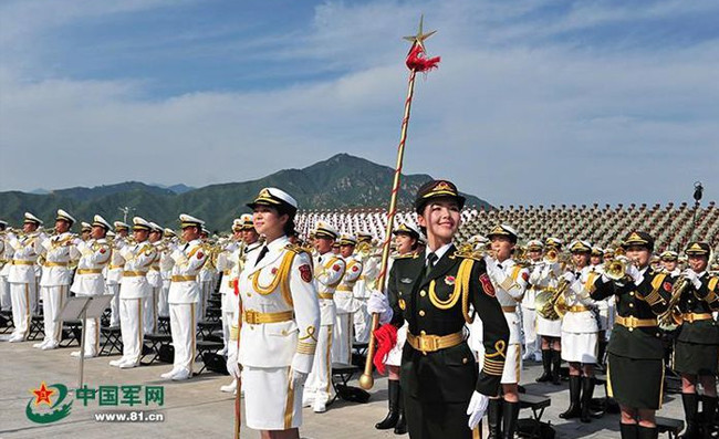 Hình ảnh các nữ quân nhân Trung Quốc diện quân phục quá đẹp, khiến người đối diện không thể rời mắt.
