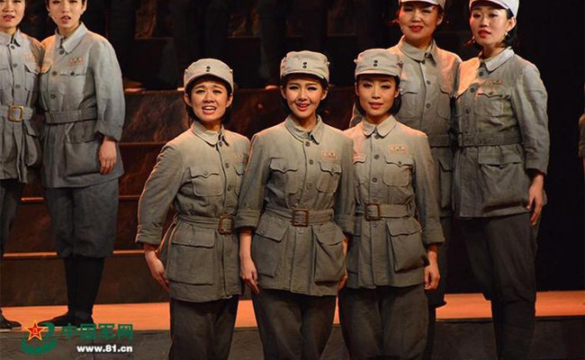 Năm 2015, Gao Yuan cũng từng gây chú ý khi tham gia biểu diễn trong lễ kỷ niệm 70 năm ngày chiến thắng đế quốc Nhật trong Thế chiến II.