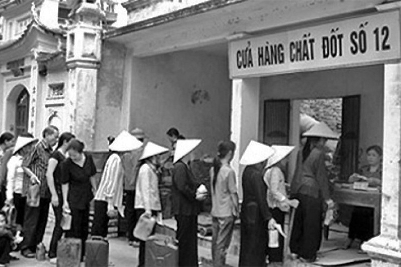 Nhân viên tem phiếu khi đó được coi là một nghề ổn định, thu nhập khá, có thể nuôi sống cả gia đình.