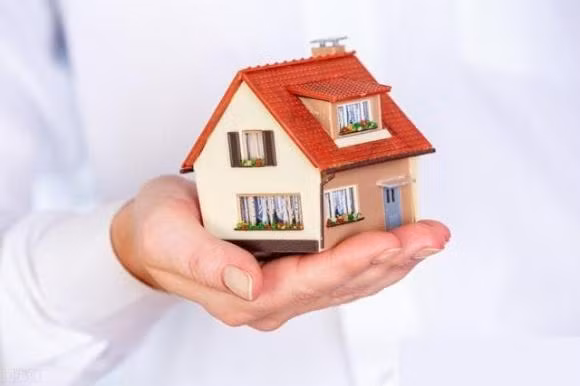 Bo danh het tien mua nha nhung khong cho con trai dung ten, ly do la gi?