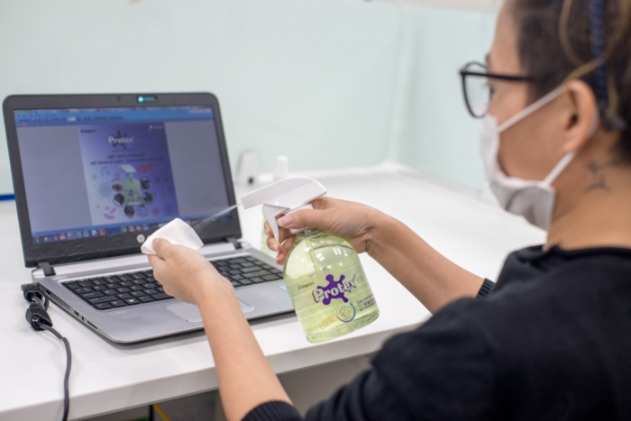 Thói quen dễ gây hỏng thiết bị điện tử nhiều người có... cần bỏ ngay - Hình 2 Thoi quen de gay hong thiet bi dien tu nhieu nguoi co... can bo ngay-Hinh-2