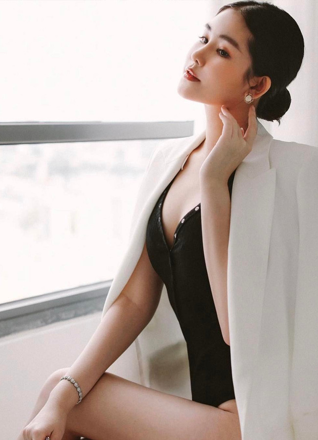 Cô ngày càng ghi điểm trong mắt công chúng nhờ cuộc sống đời tư sạch bóng scandal, sự nghiệp thăng hoa và sắc vóc thăng hạng.