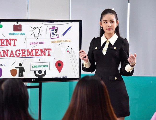 Tuy nhiên, có khoảng thời gian, cô tự nhận bản thân mình "ốm nhách, không quyến rũ gì hết" nên thường lọ mọ ăn lúc 1-2 giờ sáng.