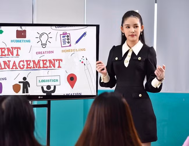 Tuy nhiên, có khoảng thời gian, cô tự nhận bản thân mình "ốm nhách, không quyến rũ gì hết" nên thường lọ mọ ăn lúc 1-2 giờ sáng.