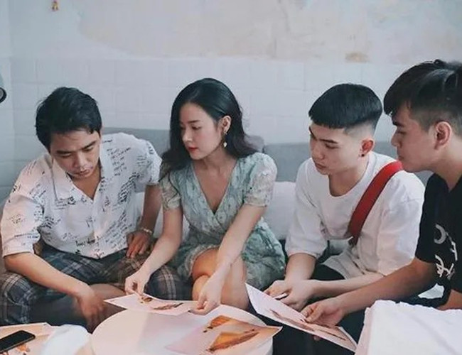"Mỗi việc đều có ý nghĩa và khó khăn và thuận lợi khác nhau. Làm nhiều việc đúng là rất bận rộn, nhưng tôi cố gắng sắp xếp và cân bằng để không bị ảnh hưởng tới nhau", cô cho biết.