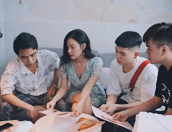 "Mỗi việc đều có ý nghĩa và khó khăn và thuận lợi khác nhau. Làm nhiều việc đúng là rất bận rộn, nhưng tôi cố gắng sắp xếp và cân bằng để không bị ảnh hưởng tới nhau", cô cho biết.