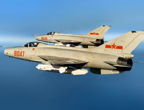 Tiêm kích đánh chặn J-7 (sao chép MiG-21 Liên Xô) là một trong những sản phẩm vũ khí "bán đắt như tôm tươi" của Trung Quốc.