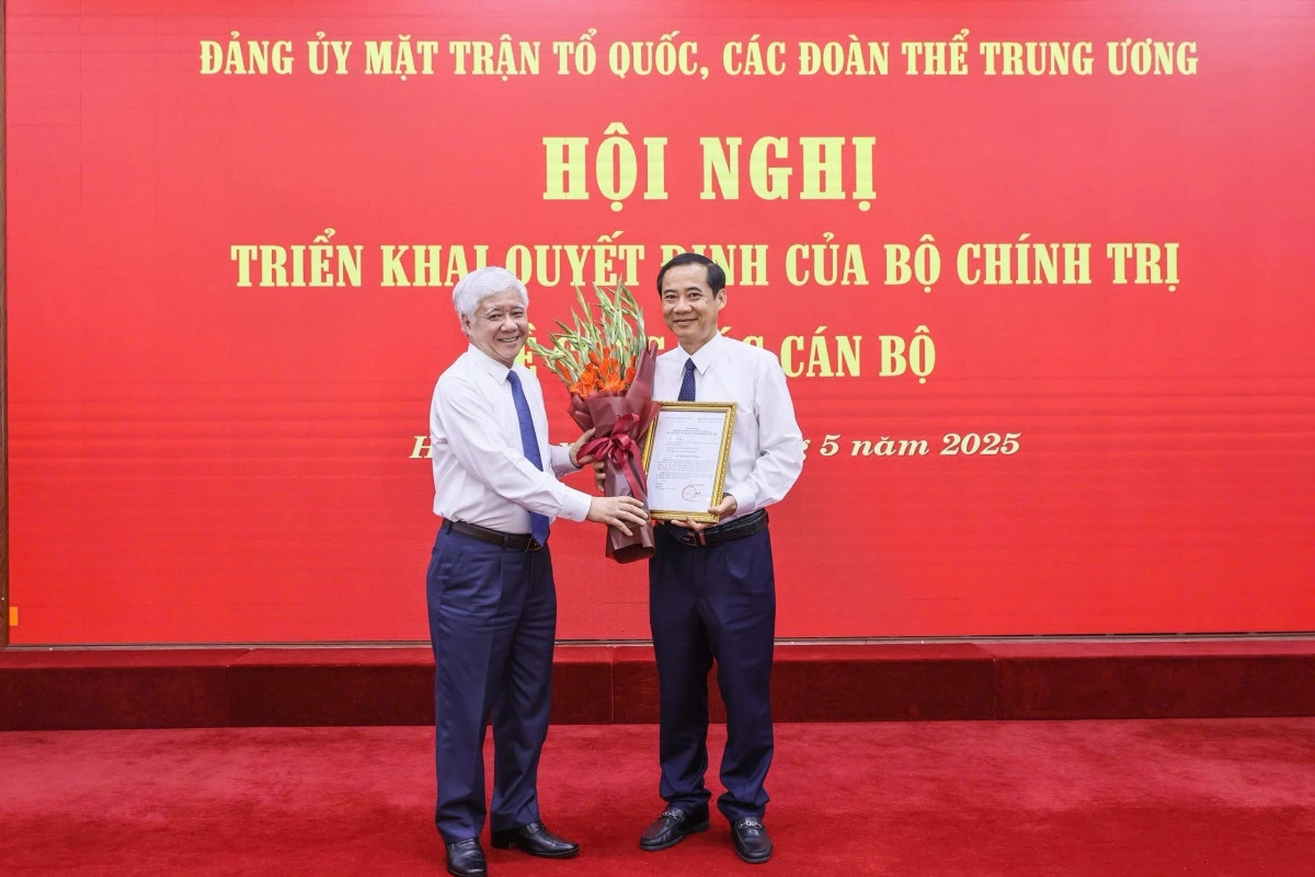 Ong Nguyen Thai Hoc giu chuc Pho Bi thu Dang uy Mat tran To quoc