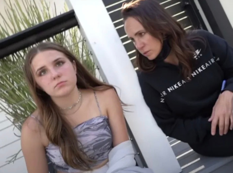 Nhom YouTuber tai My to bi ep dong cac canh tinh cam-Hinh-2