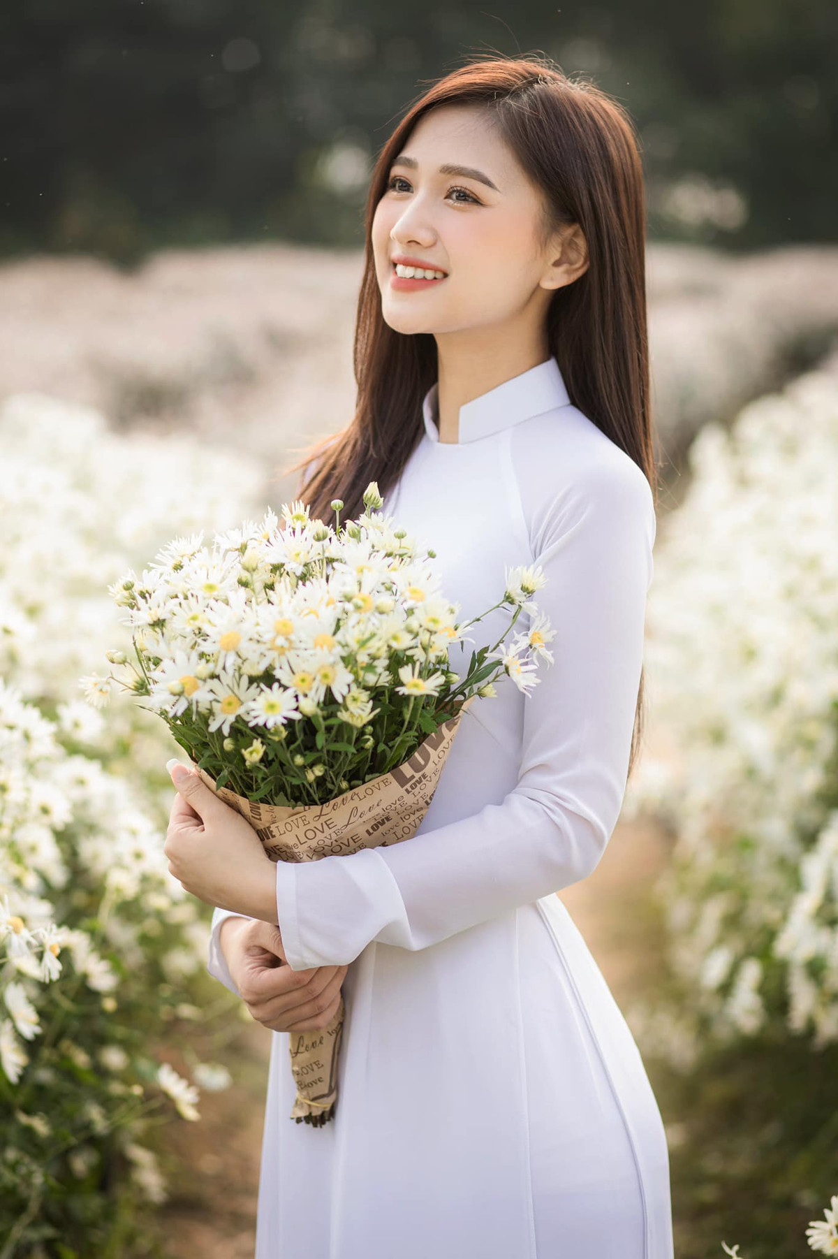 Thu Hương hiện đang là người mẫu ảnh, MC và tham gia cộng tác một số chương trình cho VTV8.