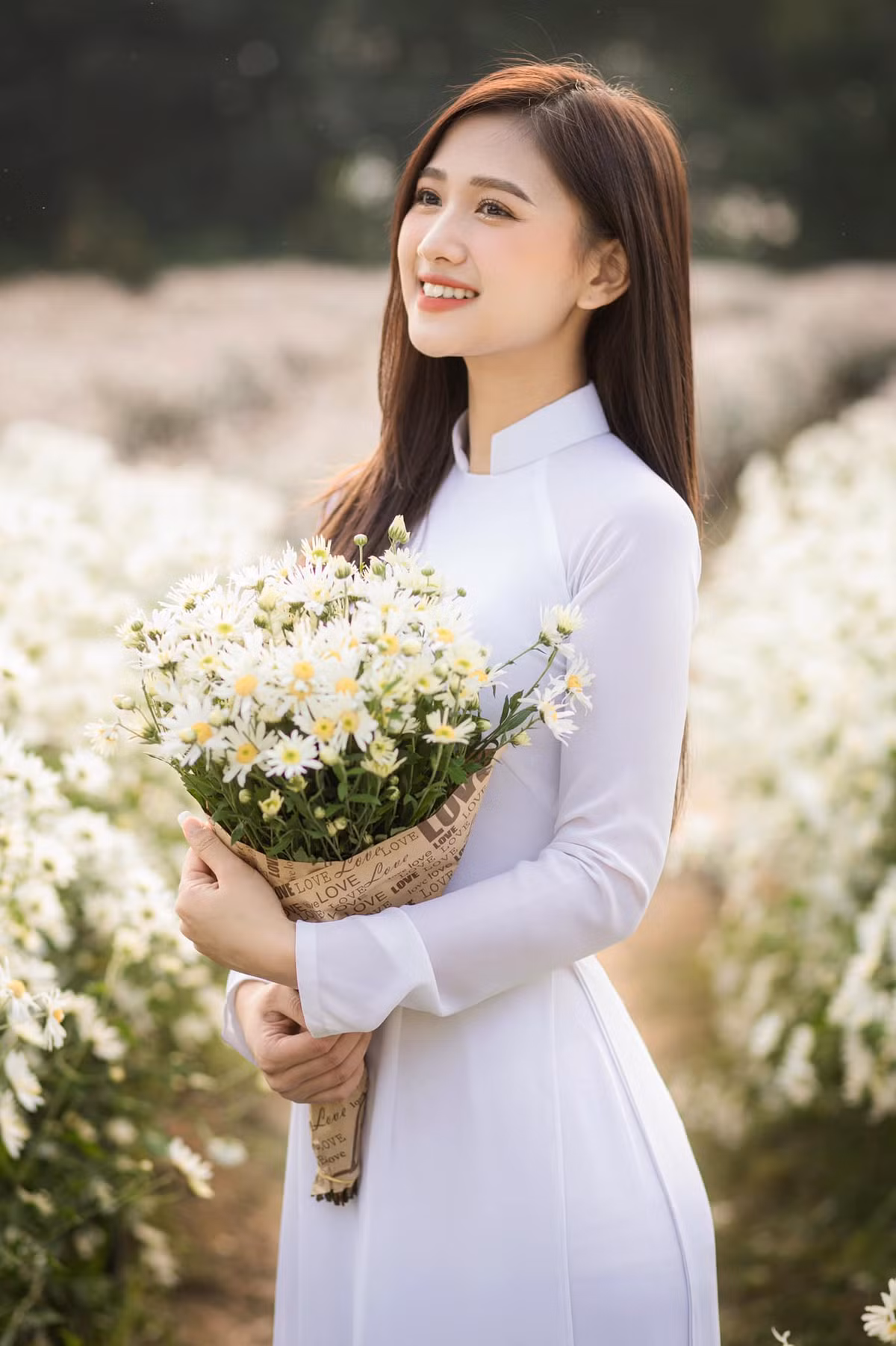 Thu Hương hiện đang là người mẫu ảnh, MC và tham gia cộng tác một số chương trình cho VTV8.