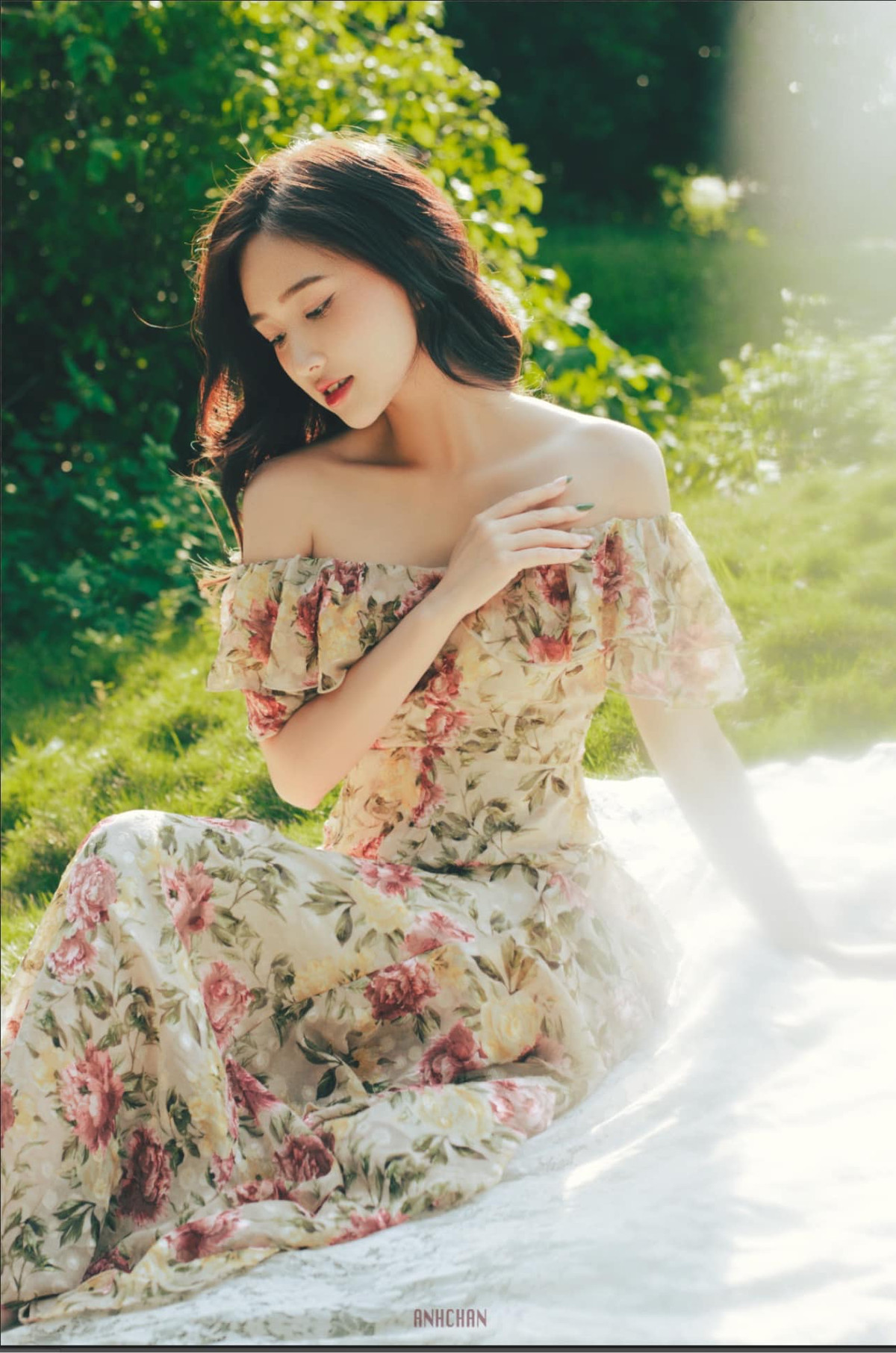 Trước khi công khai hẹn hò, Minh Vương và Thu Hương thường xuyên để lộ dấu hiệu hẹn hò.