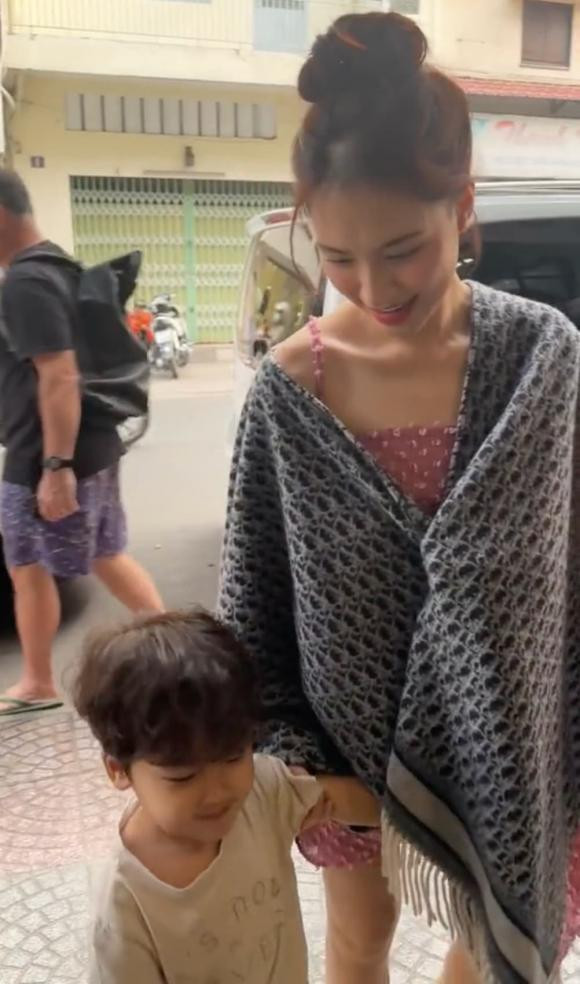 Chia sẻ này của cô làm dân tình bất ngờ vì không tin được là giữa cô và Minh Hải đã có một con trai chung nhưng cả hai vẫn chưa từng là vợ chồng hợp pháp.