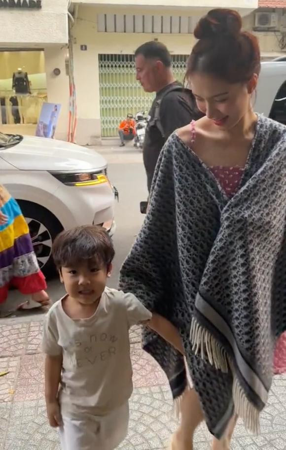 Hòa Minzy từng gây xúc động khi tiết lộ là mình có tất cả nhưng chỉ không có hạnh phúc. Cô khẳng định mình chưa từng được cưới hỏi hay trở thành vợ chính thức của ai.