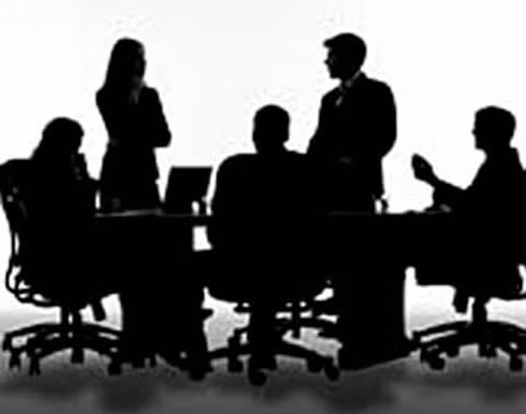 Khi biểu quyết một vấn đề cụ thể, nếu số đông thuận theo - dù lựa chọn ấy không hợp lý cho lắm thì nó vẫn sẽ được thông qua.