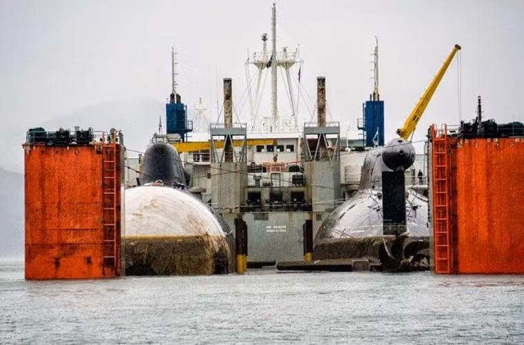 2 tàu ngầm này đều đang phục vụ tại Hạm đội Thái Bình Dương.