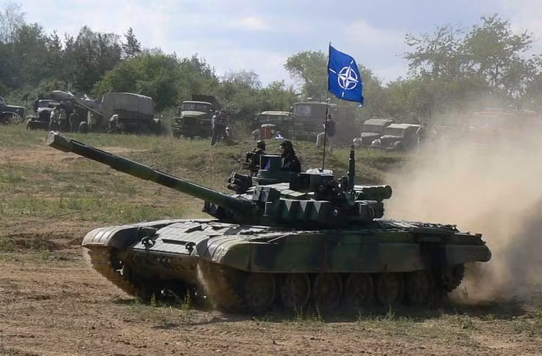 T-72M4 có thể đạt tốc độ tối đa trên đường bằng 61km/h, tầm hoạt động đạt 700km, lội nước sâu (có chuẩn bị) 5m.