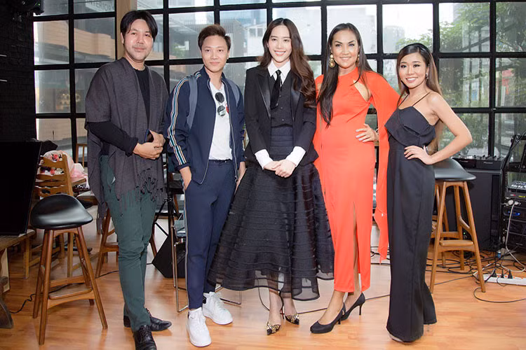 Tại đây, Nam Em đã chính thức giới thiệu MV “Xa anh là tốt nhất” phiên bản tiếng Thái.