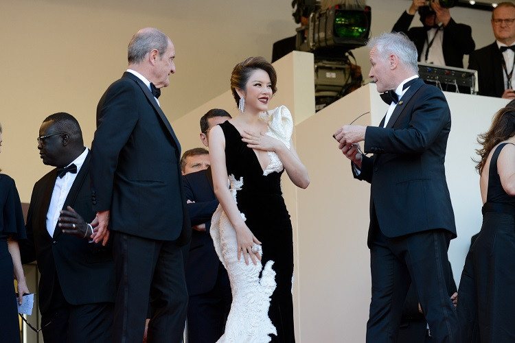 Nữ diễn viên cũng có những cuộc trò chuyện với các đạo diễn, nhà sản xuất, đối tác quốc tế cho những kế hoạch tương lai.