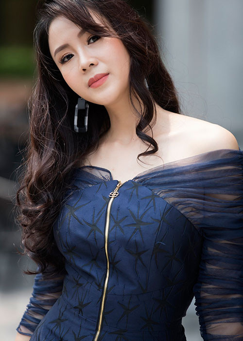 Quá trình tham gia phim, bạn diễn ăn ý của Hồng Diễm chính là Hồng Đăng. Trong phim, cặp đôi đóng vai người yêu cũ của nhau.