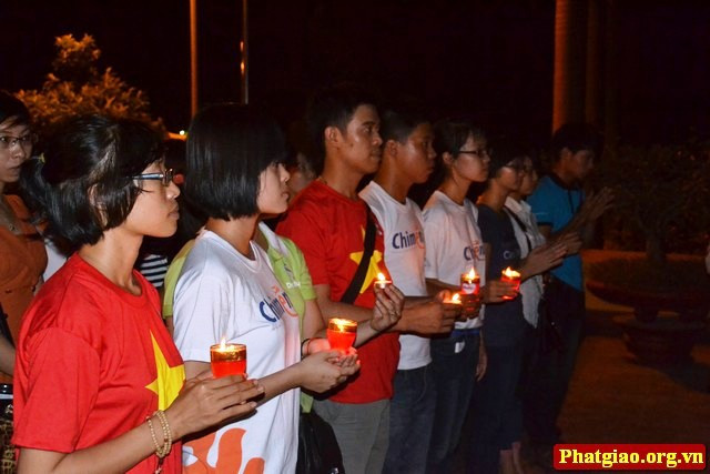 Xúc động lễ thắp nến tri ân các anh hùng liệt sĩ...